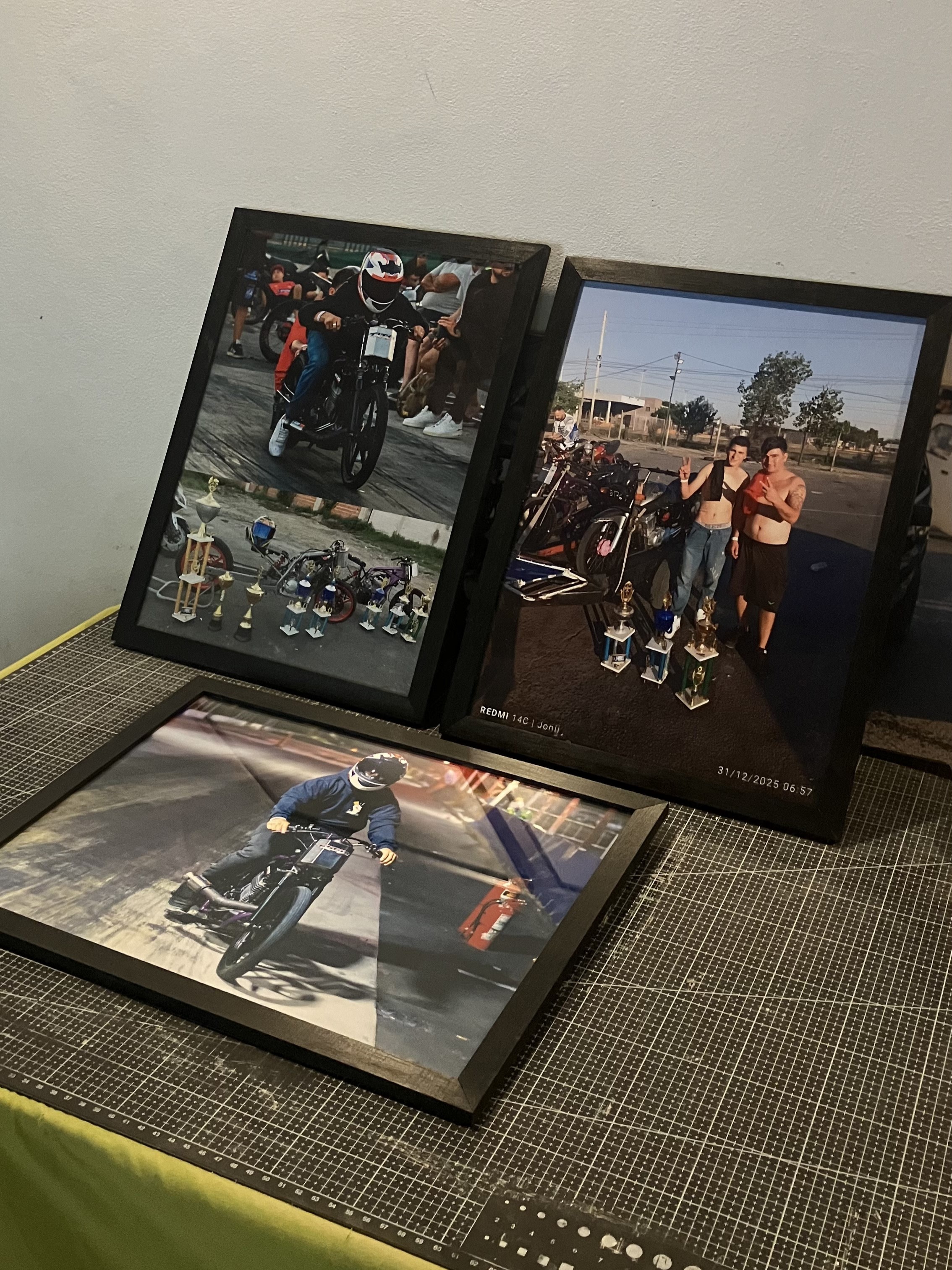 3x-40x30-cuadrochato-colornegro